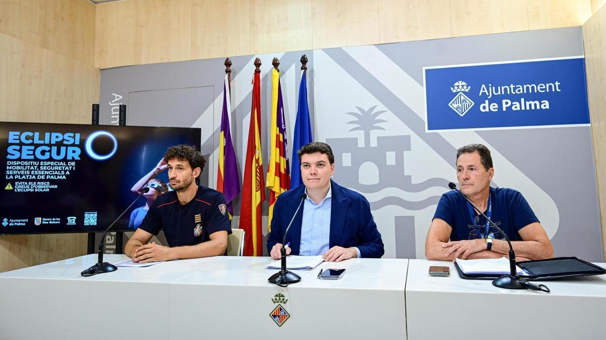 Llorenç Bauzà presenta el dispositivo especial en Playa de Palma con motivo del eclipse solar del 12 de agosto