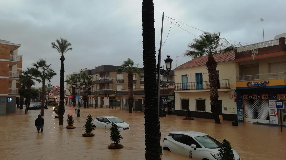Una calle de Los Alcázares inundada por las fuertes lluvias de diciembre de 2019.