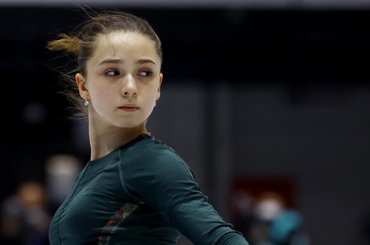 Kamila Valieva, patinant sota sospita i sense medalla