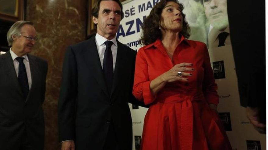 Aznar afea al Gobierno haberle dejado &quot;en la cuneta&quot; tras su ausencia en la presentación de su libro
