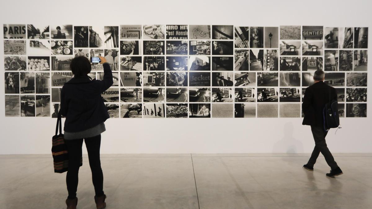 Imagen de archivo de una exposición de fotografía de Bombas Gens.