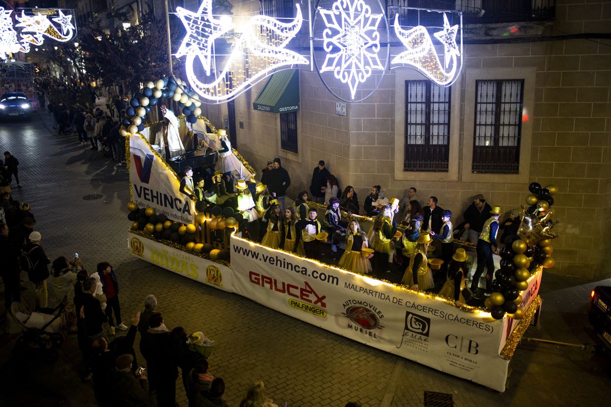 Fotogalería | Así fue la cabalgata de Reyes Magos en Cáceres