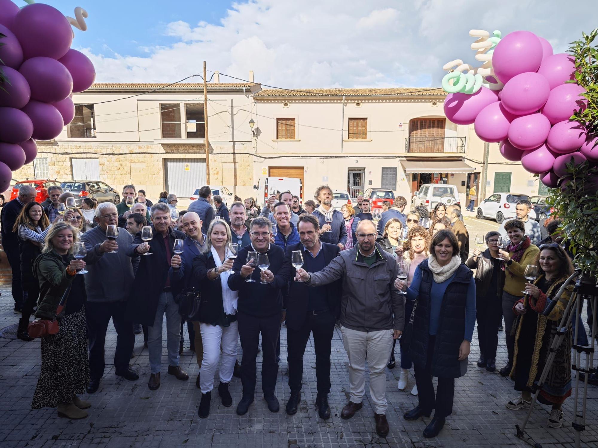 Fotos | La inauguración de la sede de Vi de la Terra Mallorca en Santa Maria, en imágenes