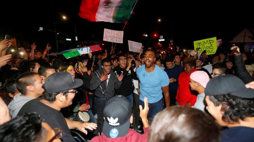 Batalla campal en un acto de Trump en California