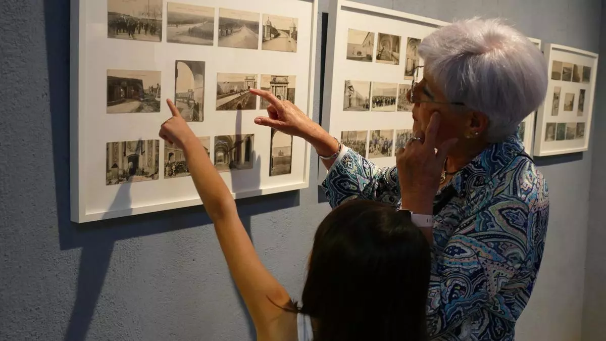 Inauguren l'exposició "El Castell de Sant Ferran de fa 100 anys" a la Cate