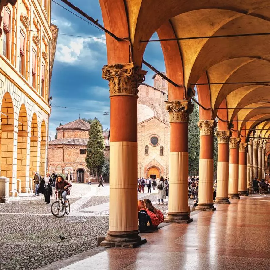 La ciudad italiana con 40 kilómetros de soportales perfecta para los mayores de 60 años.