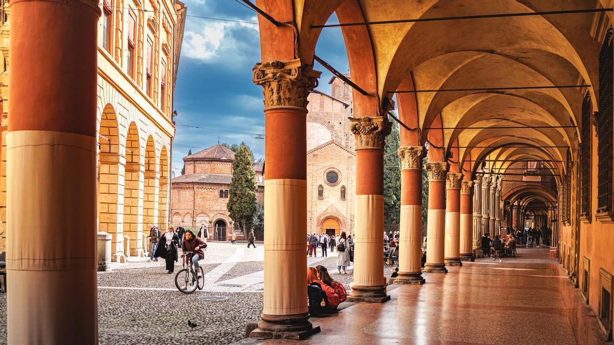 La ciudad italiana con el segundo casco antiguo más grande de Europa y kilómetros de soportales