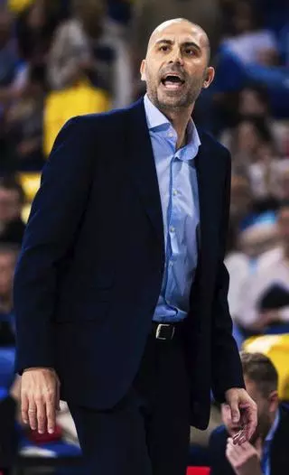 Javi Rodríguez, entrenador del Alimerka Oviedo Baloncesto, tras caer con el Estudiantes: "El equipo está bien, hay que seguir"