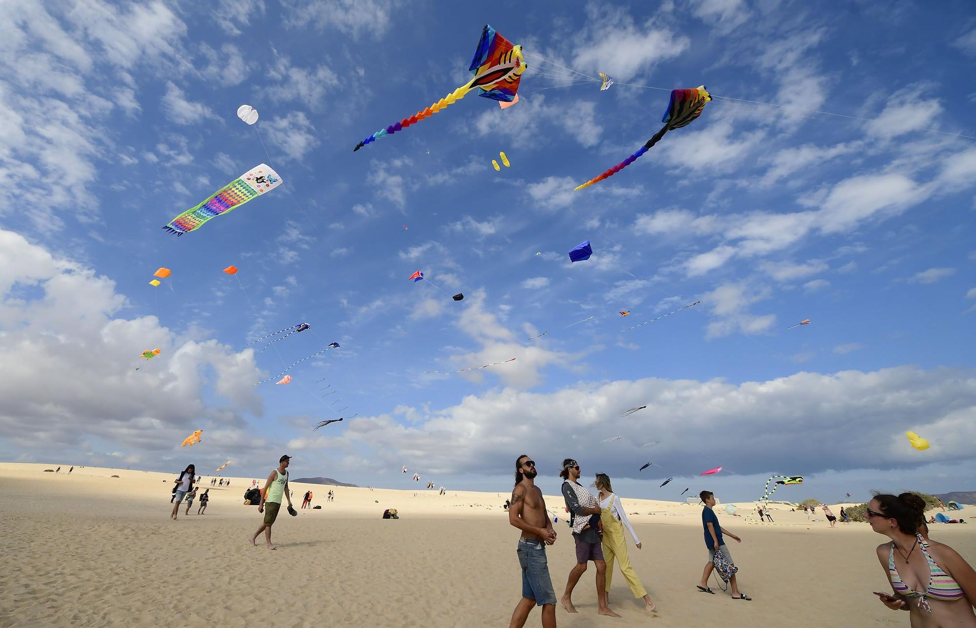 Vuelo inaugural de la 34º edición del Festival Internacional de Cometas de Corralejo