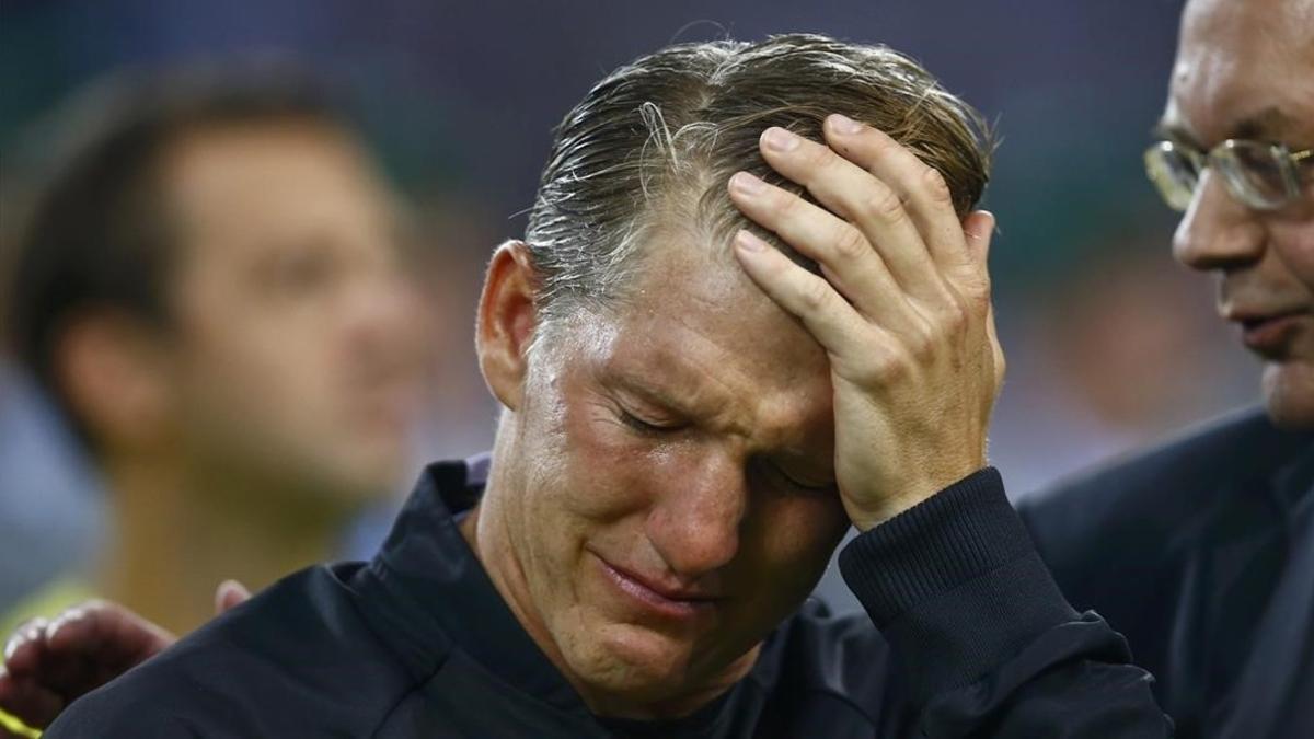 Bastian Schweinsteiger no pudo contener las lágrimas durante su despedida de la selección alemana.