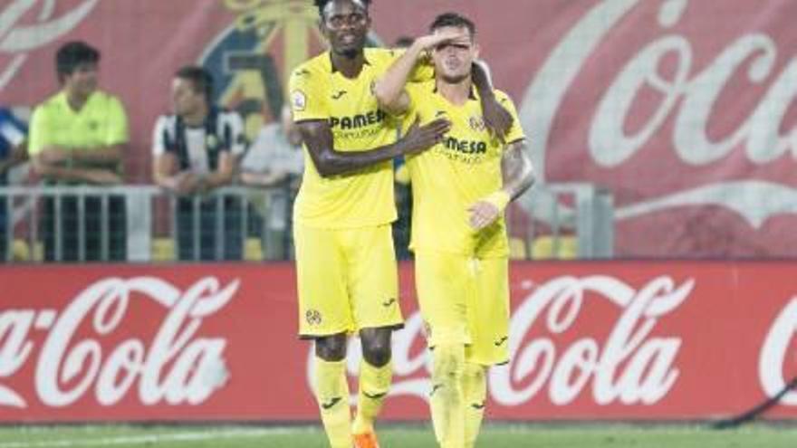 Los jugadores del filial celebran un gol en el encuentro de la primera vuelta.