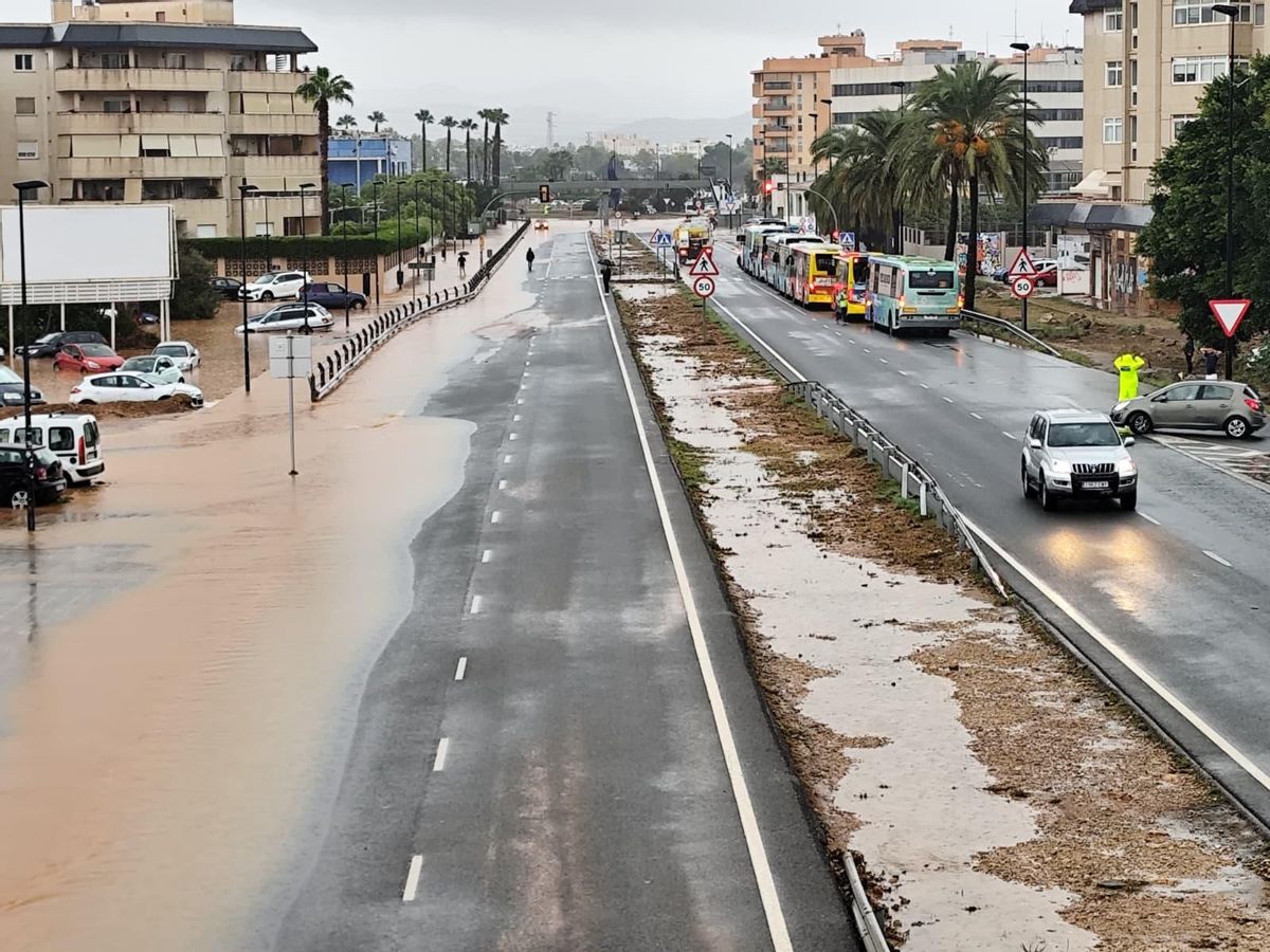 El primer cinturón de ronda, cerrado al tráfico, visto desde el puente de la Comisaría.