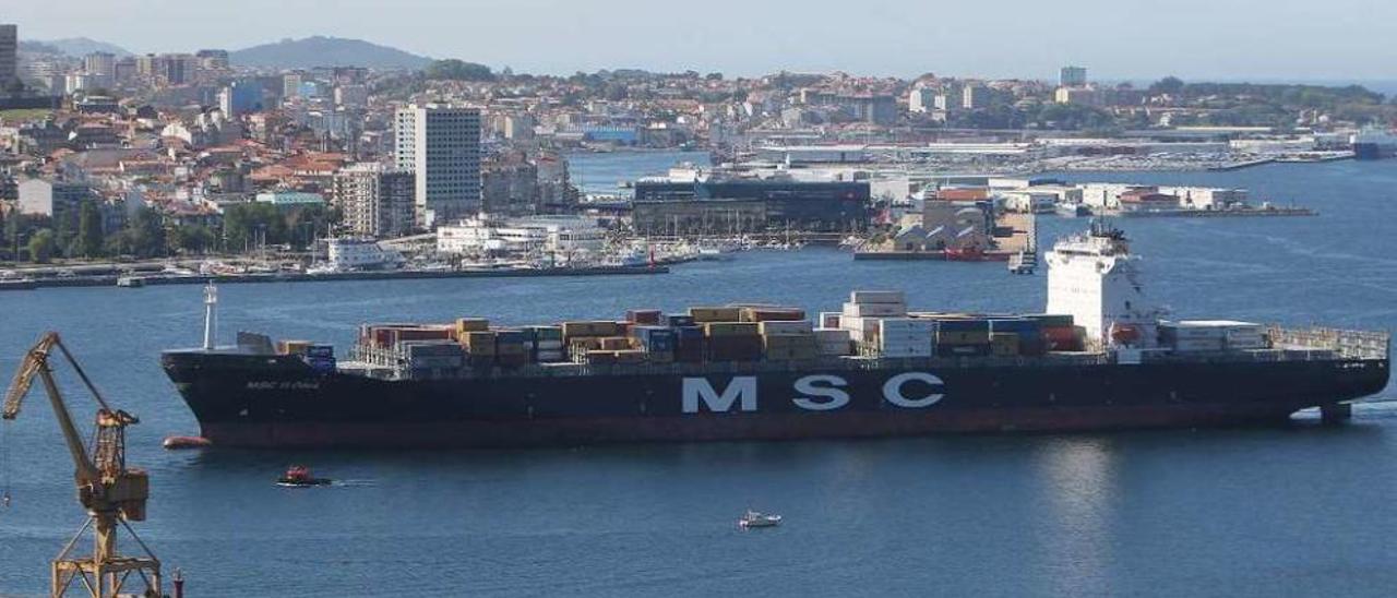 El &quot;MSC Llona&quot; llegando a Vigo en una imagen de archivo. // Ricardo Grobas