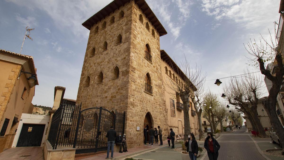Exterior del Palacio de los Condes de Cervellón de Anna, en la Plaza de la Alameda.