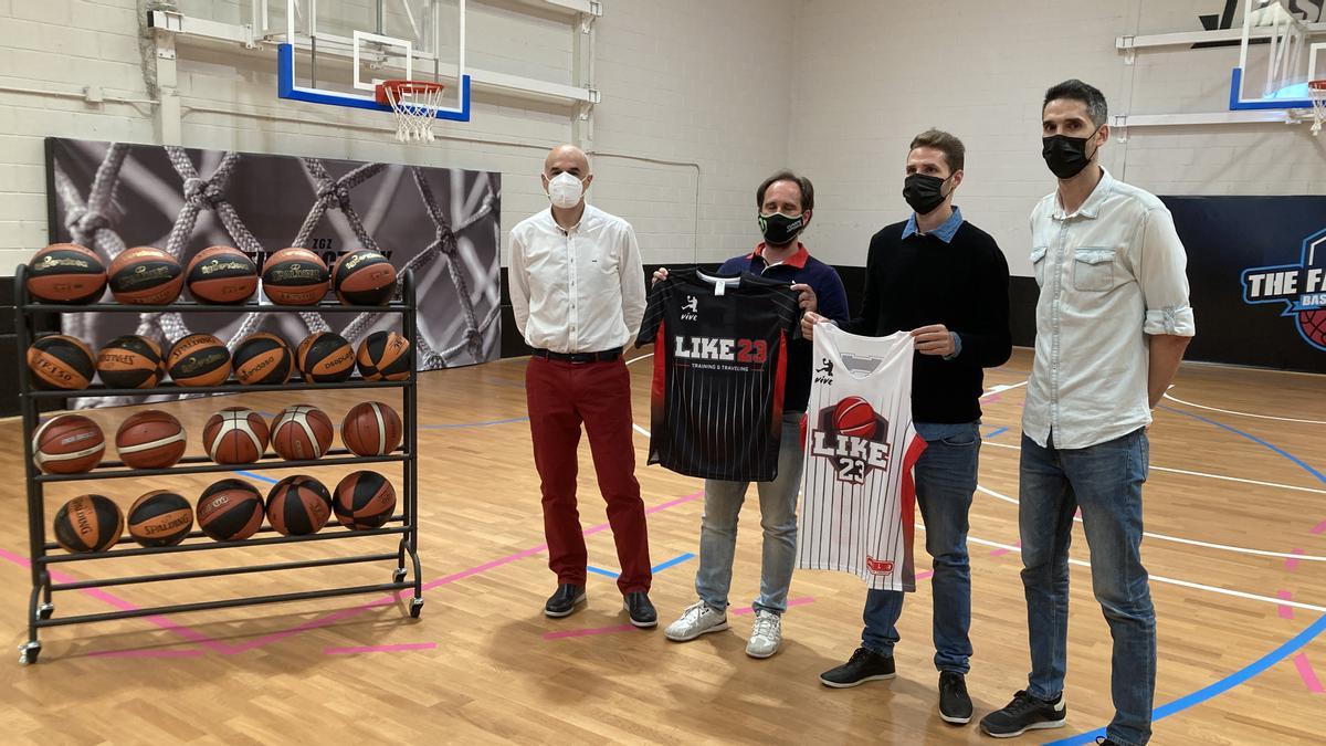 Fernando Gaspar, Ángel Mata, Diego Ciorciari y Matías Lescano posan en el acto de presentación.