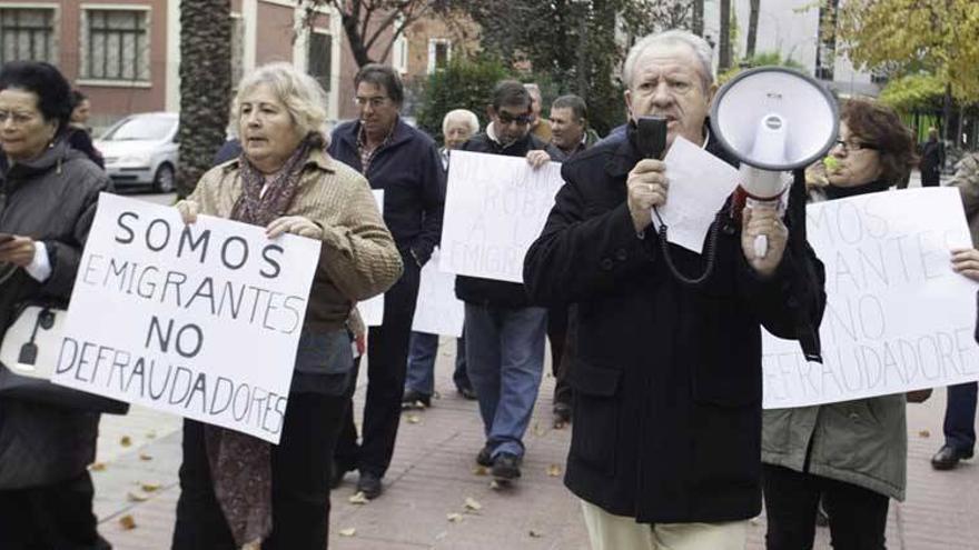 Emigrantes retornados exigen a Hacienda el mismo trato que al resto de pensionistas