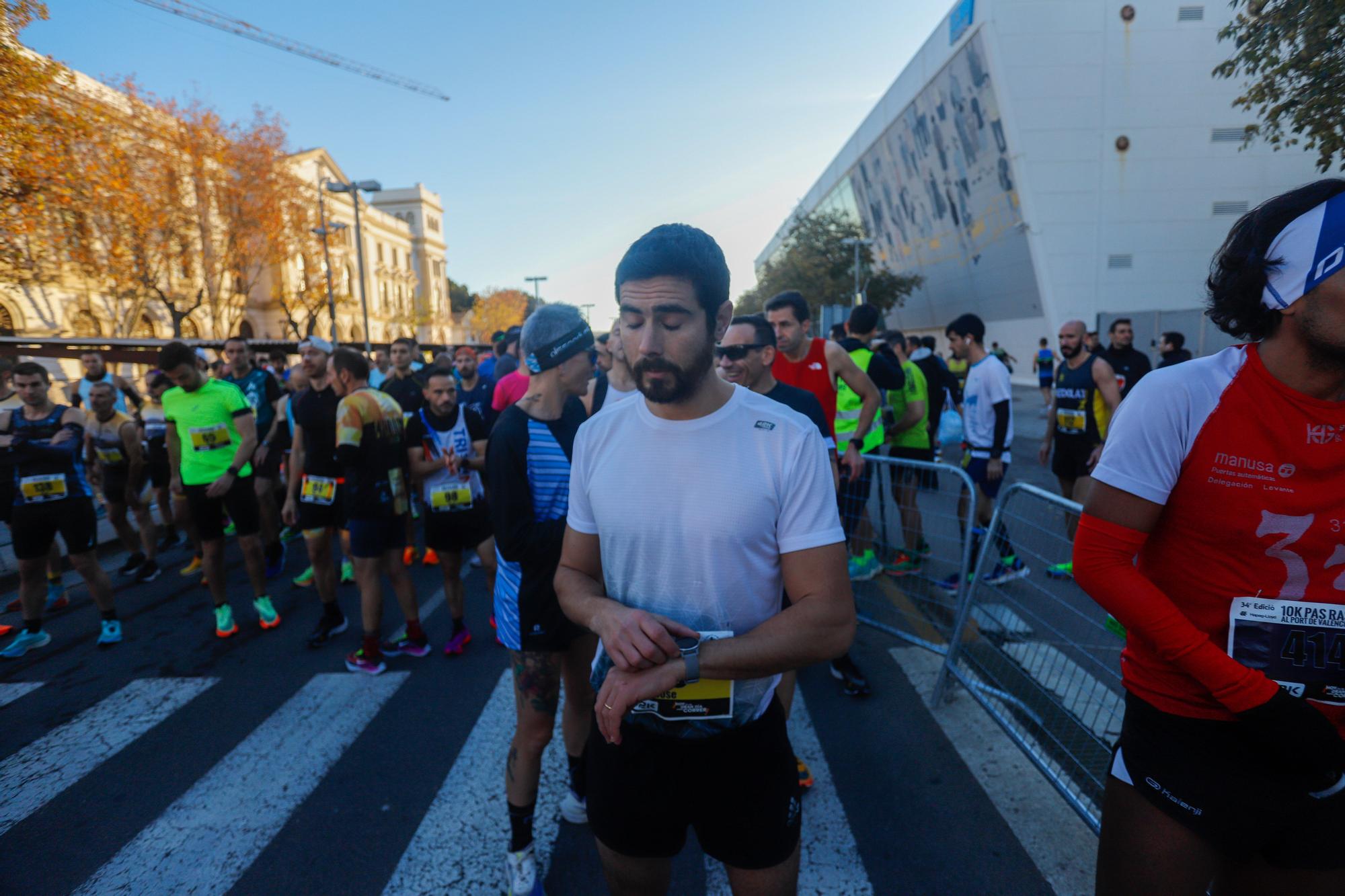 El Pas Ras al Port llena de corredores la Marina de València