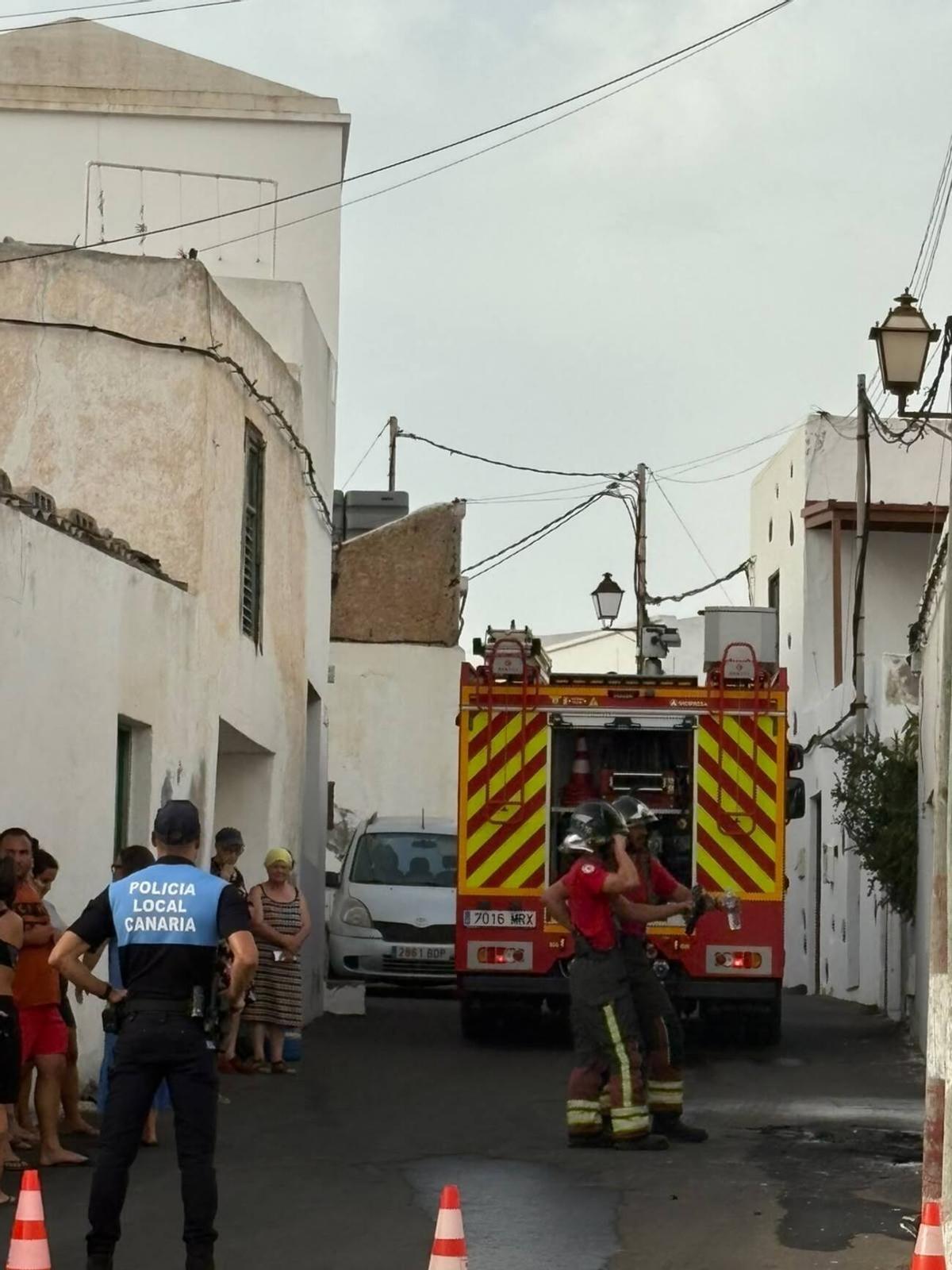 Un anciano resulta con quemaduras tras el incendio en el garaje de una vivienda en el norte de Lanzarote