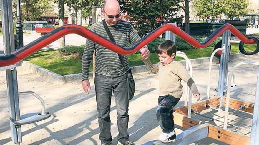 Parque de la Alameda, con juegos para ejercicio físico.