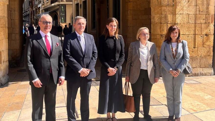 De izquierda a derecha, Antonio González-Busto, Abel Fernández, Lourdes García, María Isabel Valdés-Solís y Beatriz Coto Santos. | R. A.