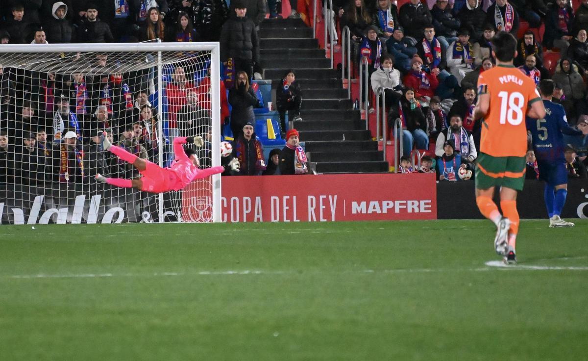 El Eldense cae eliminado de la Copa del Rey frente al Valencia (0-2)