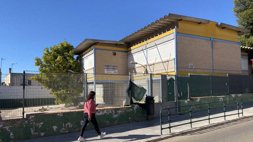 El antiguo colegio San Francisco Javier volverá a la actividad con un centro de asociaciones. | IVÁN J. URQUÍZAR