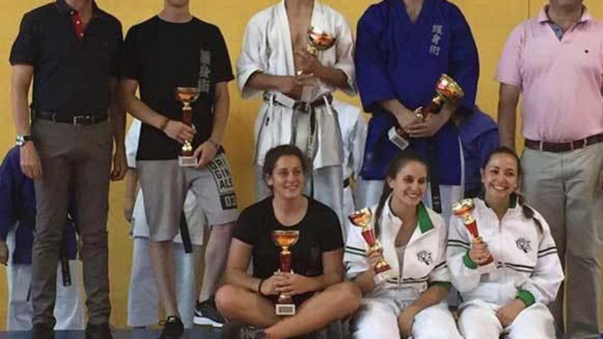 Los representantes del equipo del Gimnasio Magadán de Gijón.