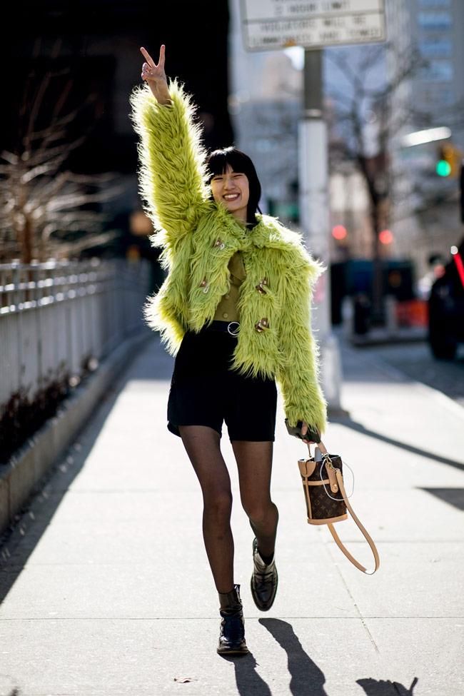 Abrigo de peluche verde, visto en Nueva York