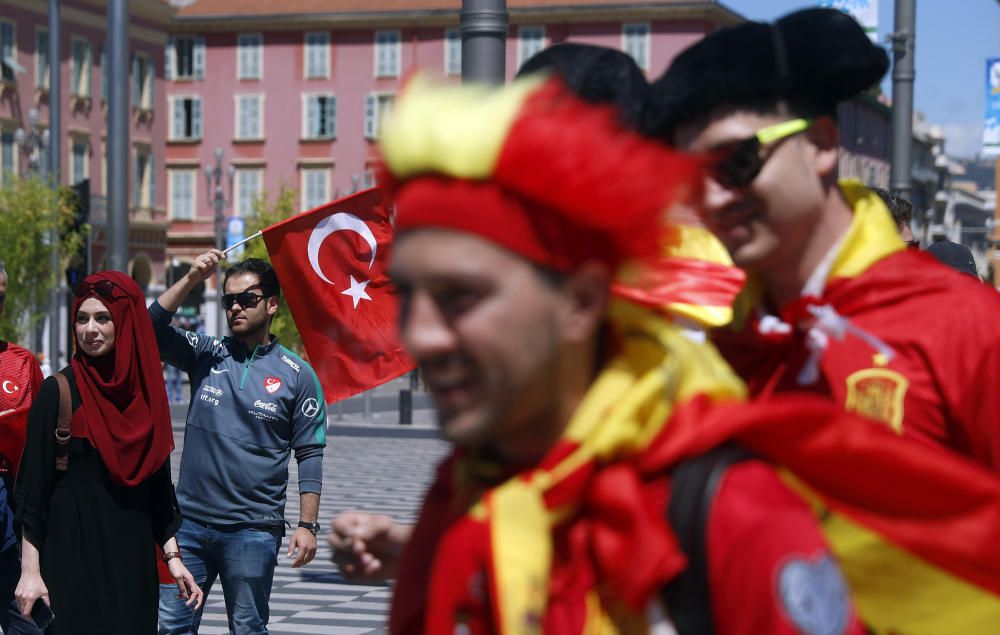 Los aficionados arropan a España frente a Turquía