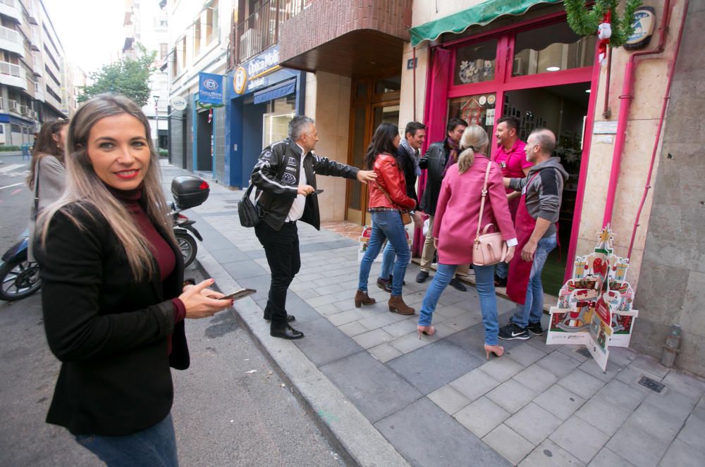 Más de 70 negocios de la calle Quintana celebran la I edición de "Comercios a la Calle"