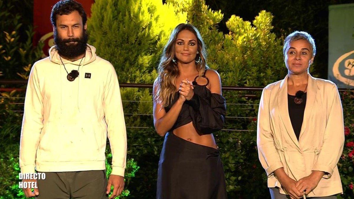 Lara Álvarez con Jorge Pérez y Ana María Aldón en la gran final de 'Supervivientes 2020'