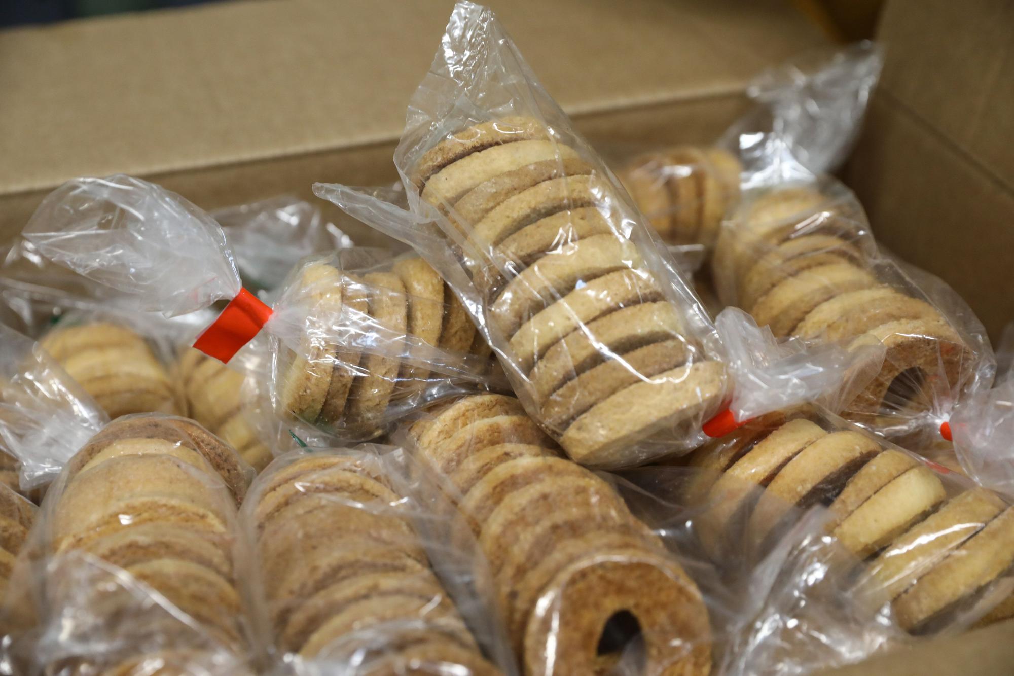 En imágenes: Las rosquillas vuelan en Jove por San Blas