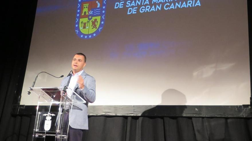El alcalde de Guía durante la presentación del plan de obras hasta 2019