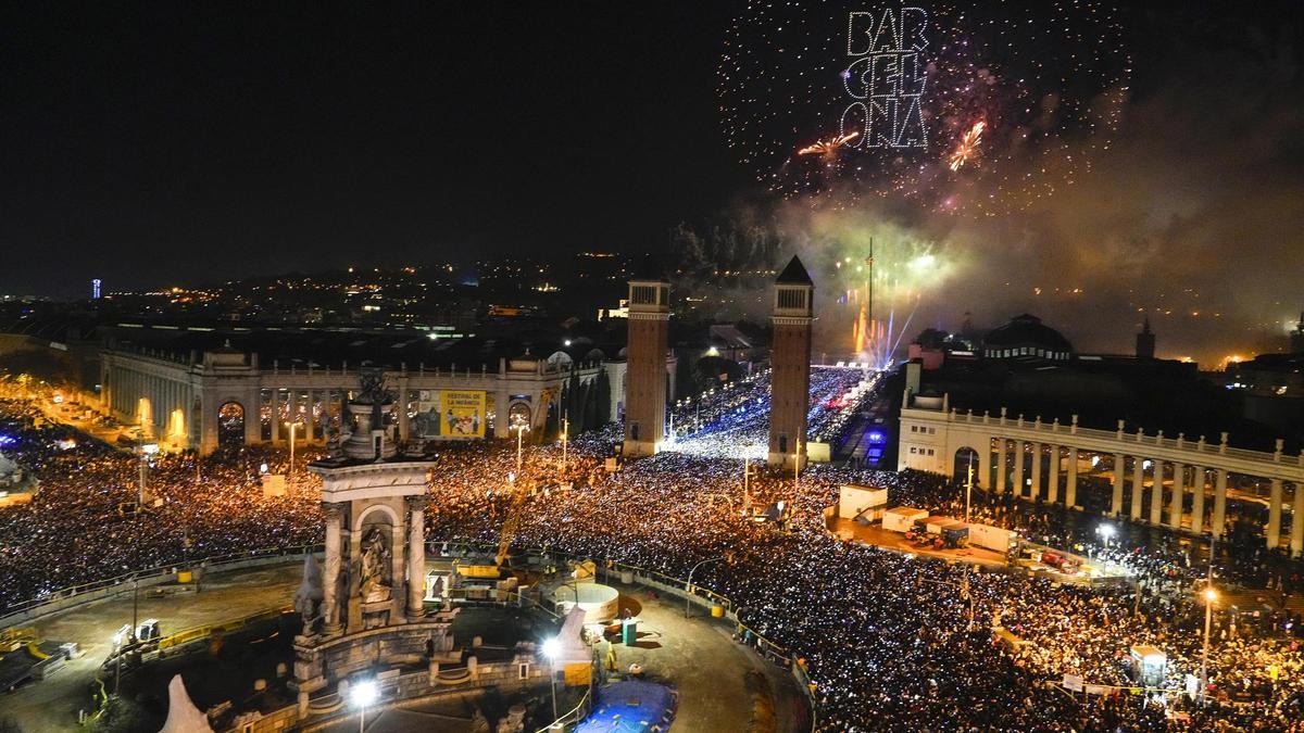 Fin de año en Barcelona con un espectáculo de drones, luz y fuegos en Montjuïc