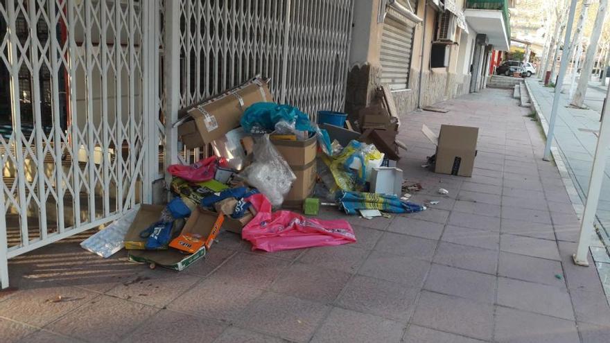 La Policía Local localiza un vertido de 30 sacos con restos de obras en Magaluf