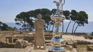 El trofeo de la Copa América arranca el tour por siete puertos catalanes en L'Escala