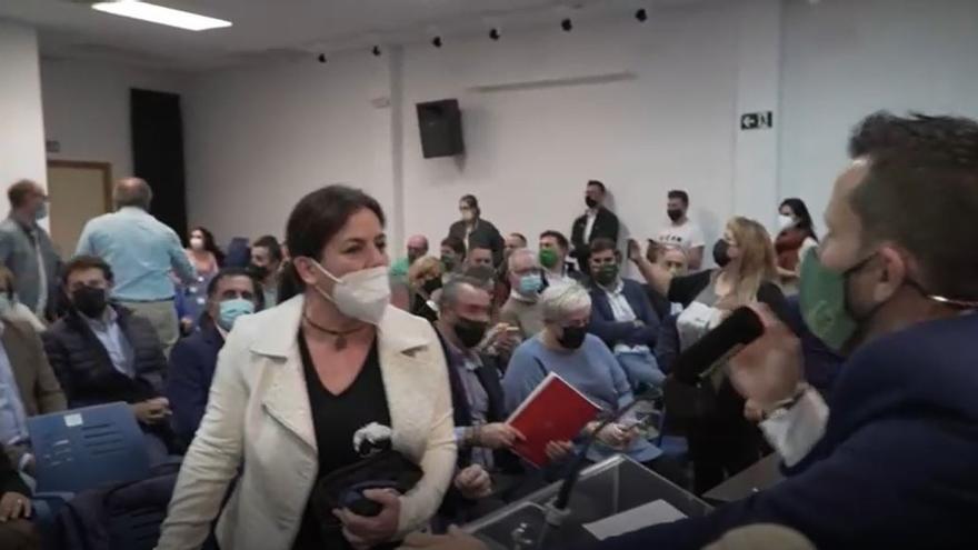 Bronca en el pleno de Guadalupe entre una vocal del PSOE y el nuevo alcalde, José Joaquín Arias