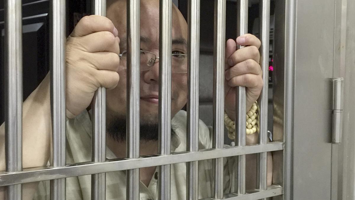 Wu Gan, detenido en la comisaría de Nanchang, en una imagen de mayo del 2015.