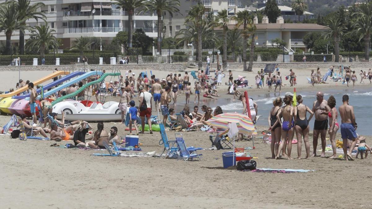 El Gobierno modifica la orden y amplía el aforo de las playas