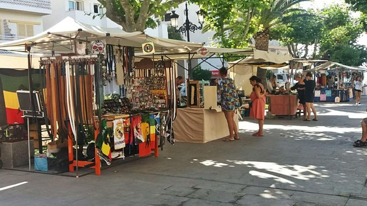 Los puestos de mercadillo también verán reducidos sus impuestos.