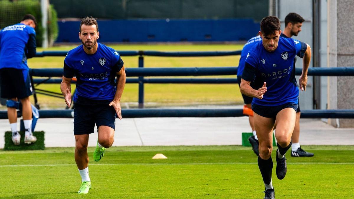 Soldado y Postigo, durante una sesión de entrenamiento de esta semana.  | LEVANTE UD