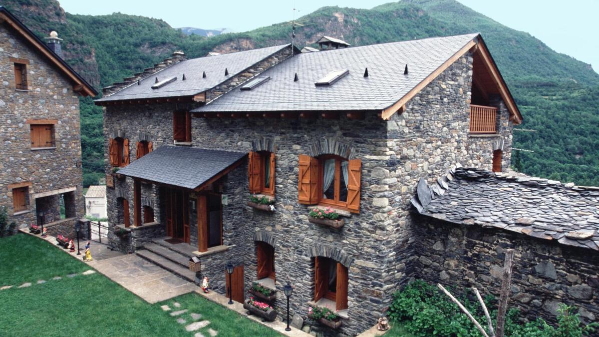 Una casa rural en el municipio oscense de Sahún.