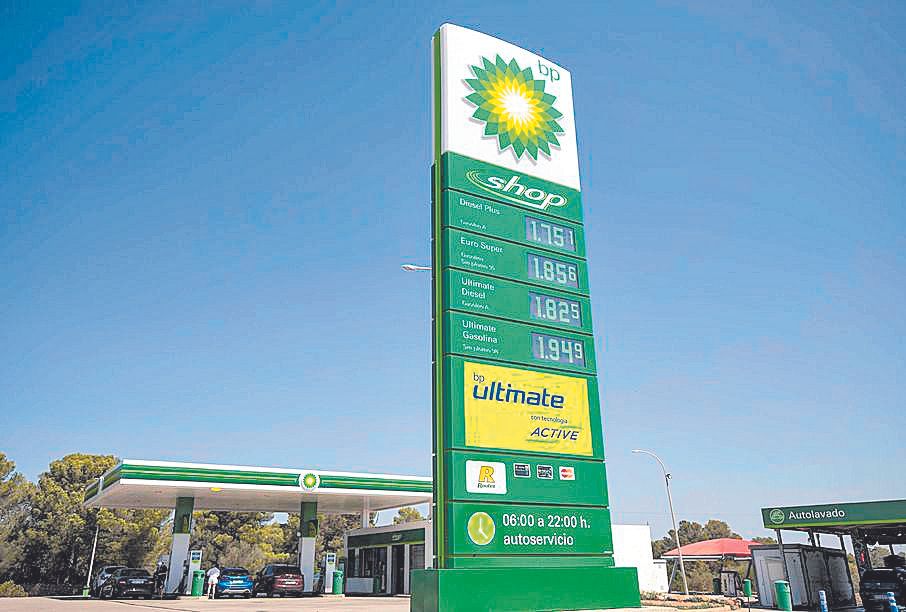Las gasolineras ‘low cost’ se llenan | La BP de la calle de Son Granada es la gasolinera más cara de Palma.