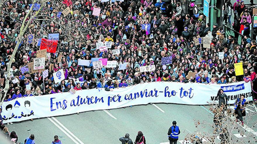 Milers de manifestants omplen els carrers «per canviar-ho tot»