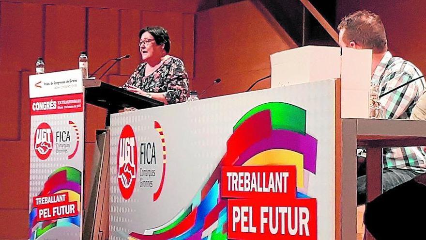 Isabel Martínez, secretària d&#039;UGT FICA en un congrés a Girona