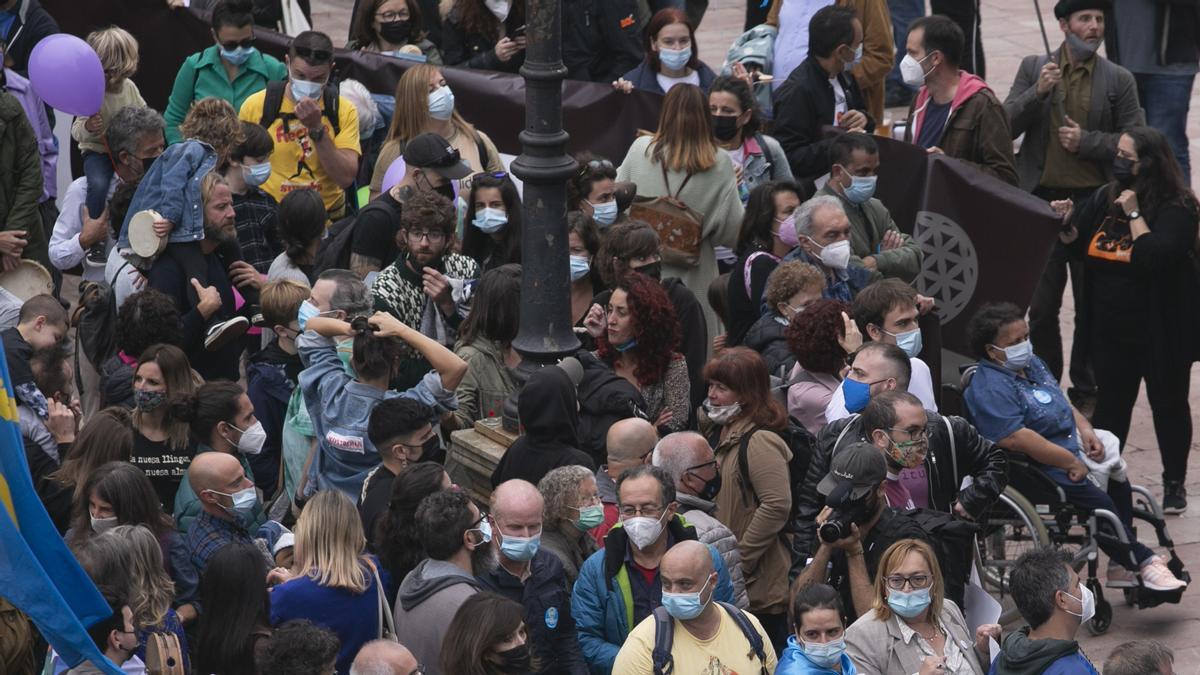 Los partidarios de la cooficialidad del asturiano se manifiestan en Oviedo