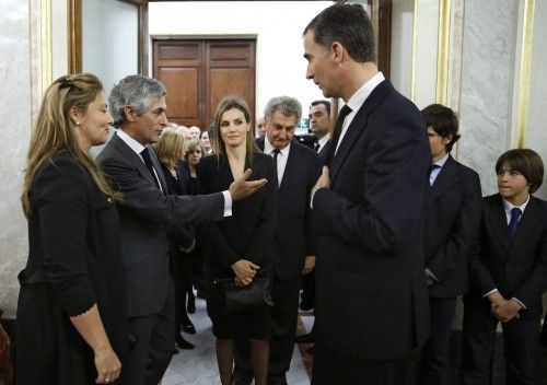 PRINCIPES VISITAN LA CAPILLA ARDIENTE DE ADOLFO SU?REZ EN EL CONGRESO