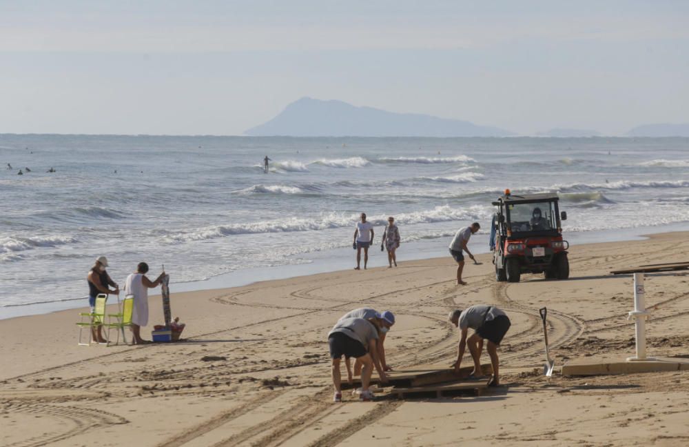 La tormenta destroza y engulle las playas de Valencia