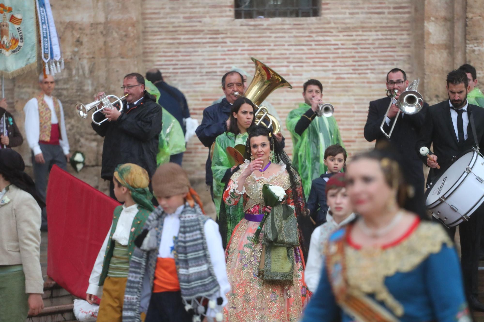 Búscate en el primer día de ofrenda por la calle de la Paz (entre las 18:00 a las 19:00 horas)