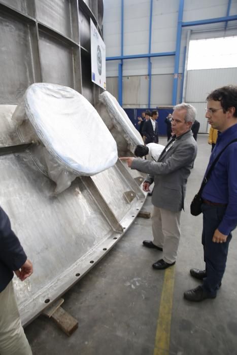 Visita de una delegación internacional a la nave de Asturfeito para un proyecto nuclear